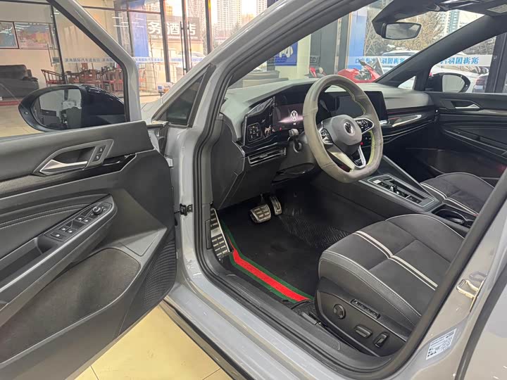 Фото 7 - Volkswagen Golf