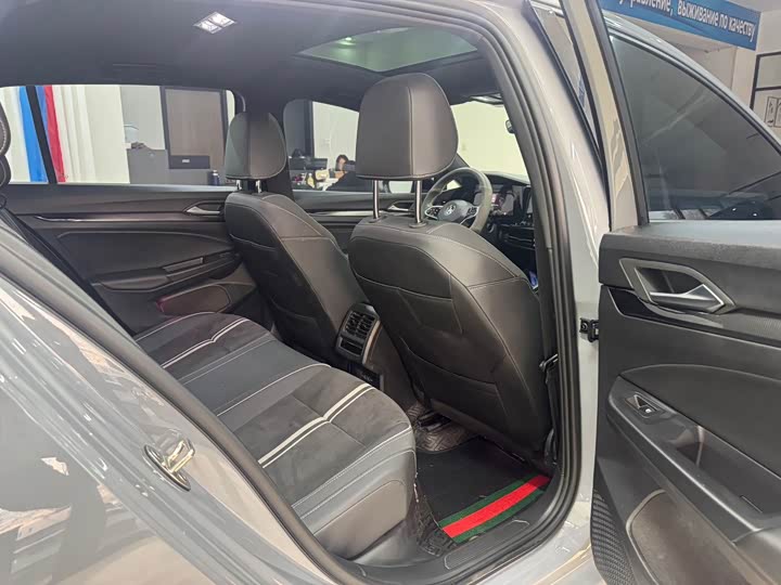 Фото 9 - Volkswagen Golf