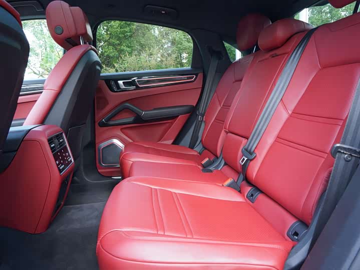 Фото 10 - Porsche Cayenne