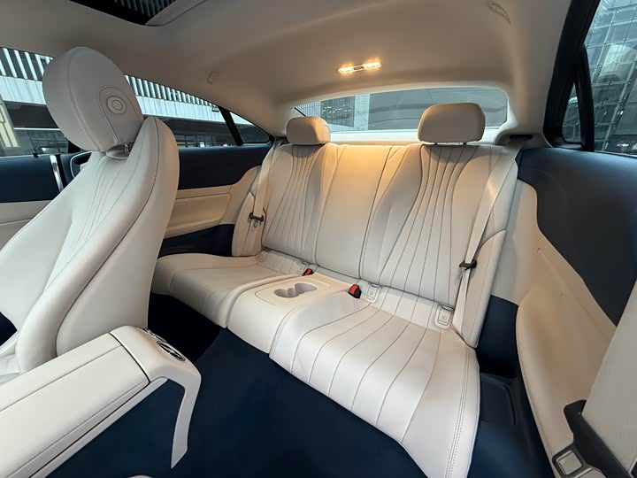 Фото 12 - Mercedes-Benz E-Class