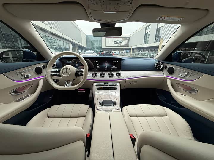 Фото 14 - Mercedes-Benz E-Class