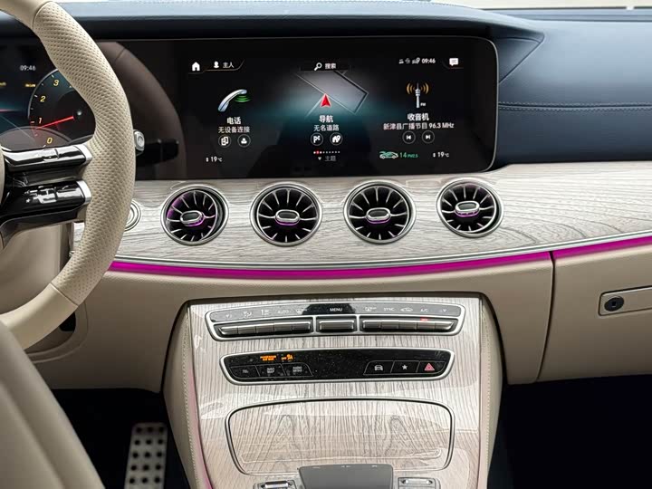 Фото 15 - Mercedes-Benz E-Class