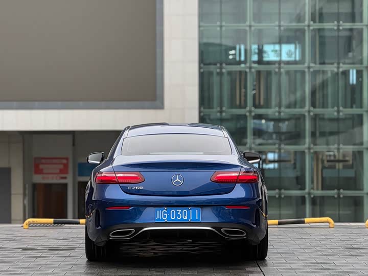 Фото 4 - Mercedes-Benz E-Class