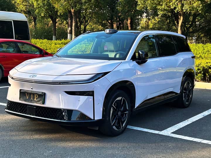 Фото 1 - Toyota bZ3X