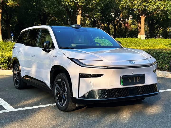 Фото 2 - Toyota bZ3X