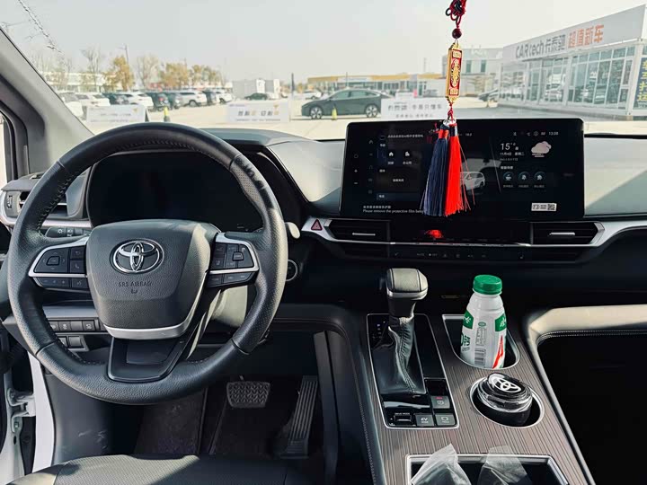 Фото 4 - Toyota Granvia