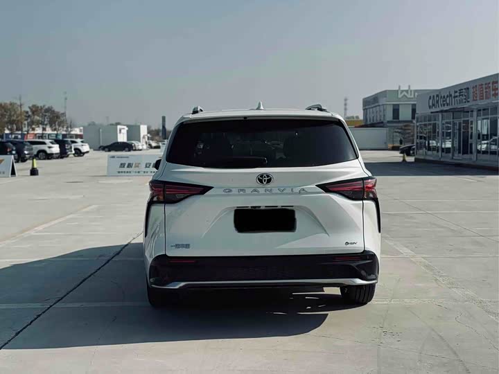 Фото 7 - Toyota Granvia