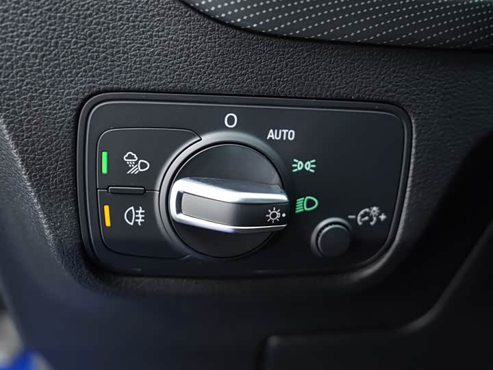 Фото 11 - Audi Q2L