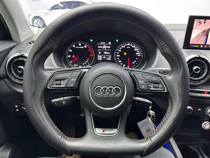 Фото 13 - Audi Q2L
