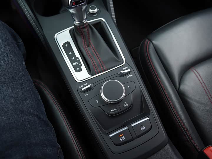 Фото 15 - Audi Q2L