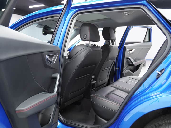 Фото 18 - Audi Q2L