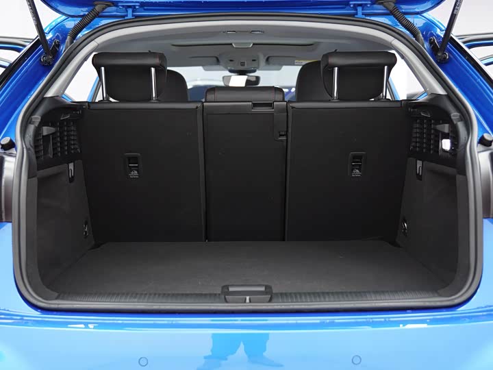 Фото 19 - Audi Q2L