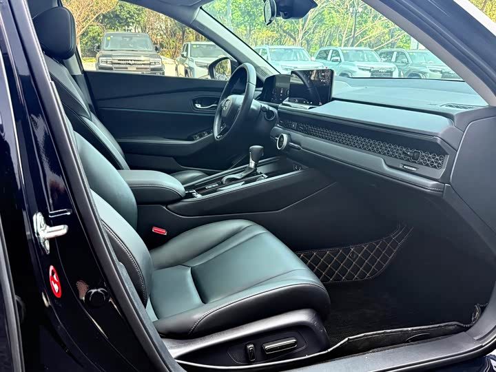 Фото 10 - Honda Accord