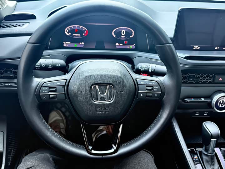 Фото 8 - Honda Accord