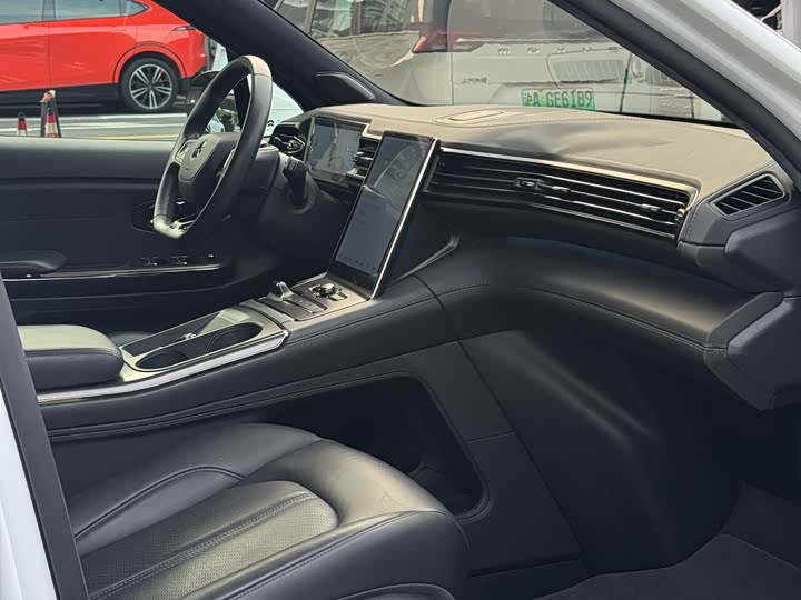 Фото 11 - Nio EC6