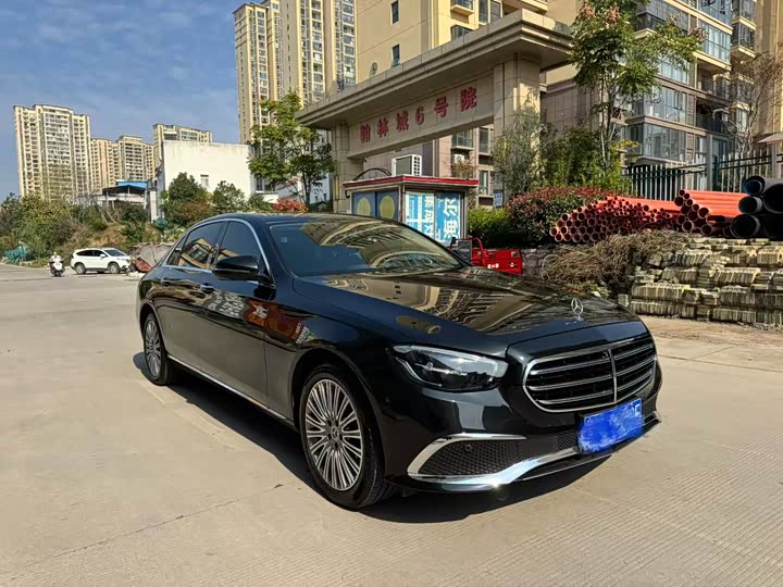 Фото 3 - Mercedes-Benz E-Class