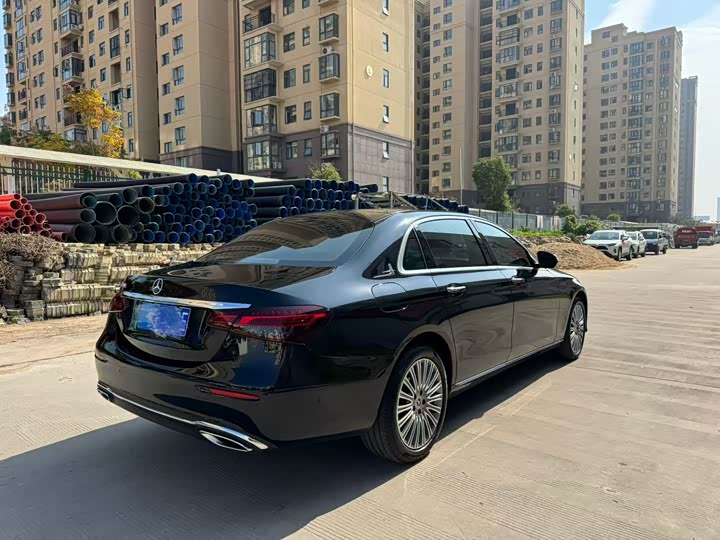 Фото 4 - Mercedes-Benz E-Class