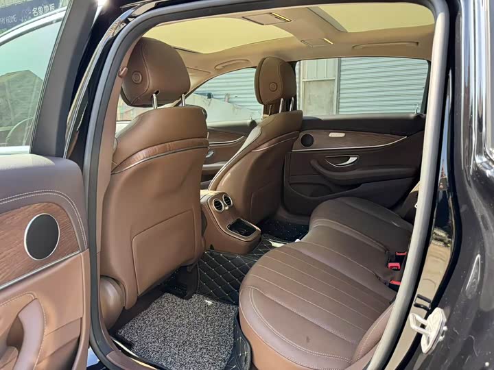 Фото 6 - Mercedes-Benz E-Class