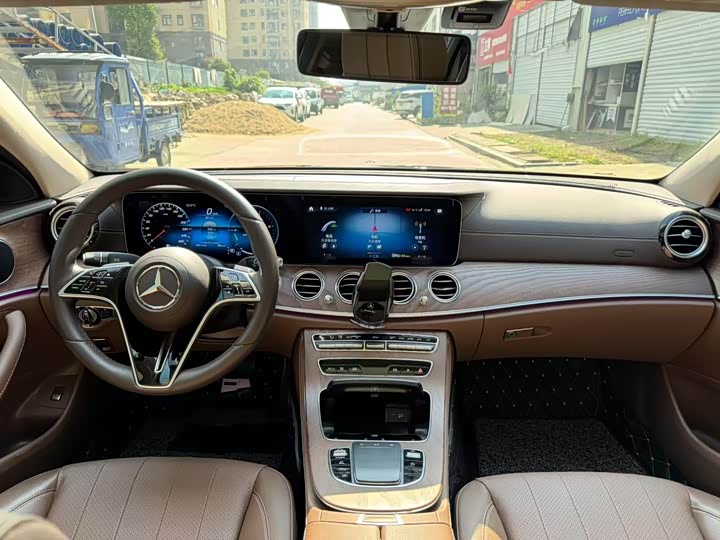 Фото 7 - Mercedes-Benz E-Class