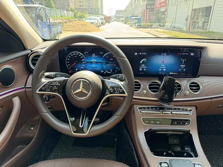 Фото 8 - Mercedes-Benz E-Class