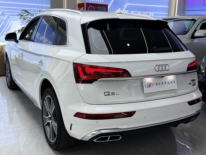 Фото 10 - Audi Q5L