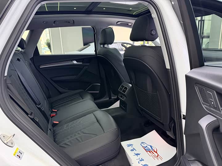 Фото 7 - Audi Q5L