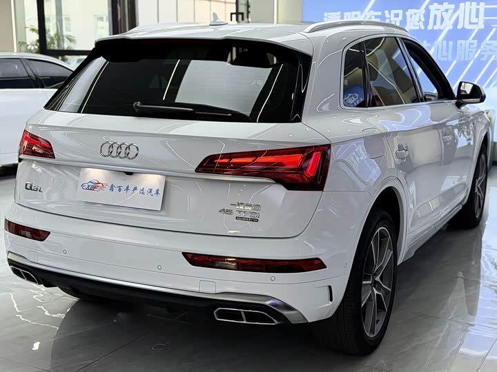 Фото 8 - Audi Q5L
