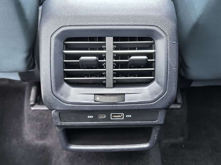 Фото 10 - Volkswagen Tharu