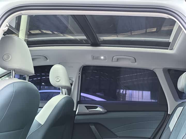 Фото 9 - Volkswagen Tharu