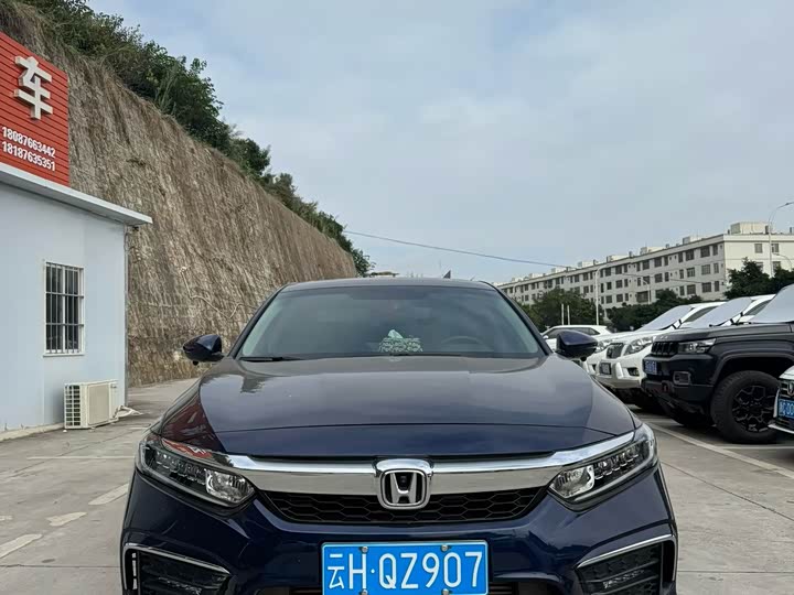 Фото 2 - Honda Inspire