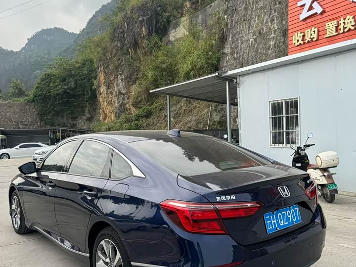 Фото 7 - Honda Inspire