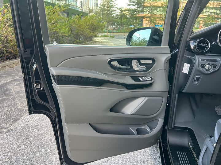 Фото 11 - Mercedes-Benz V-Class