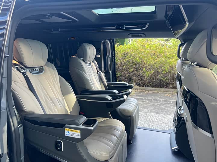 Фото 13 - Mercedes-Benz V-Class