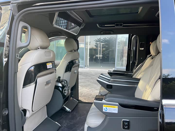 Фото 18 - Mercedes-Benz V-Class