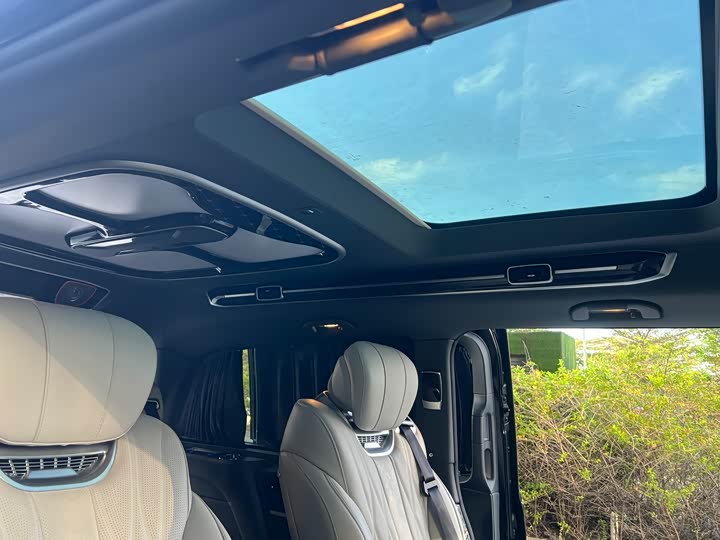 Фото 19 - Mercedes-Benz V-Class