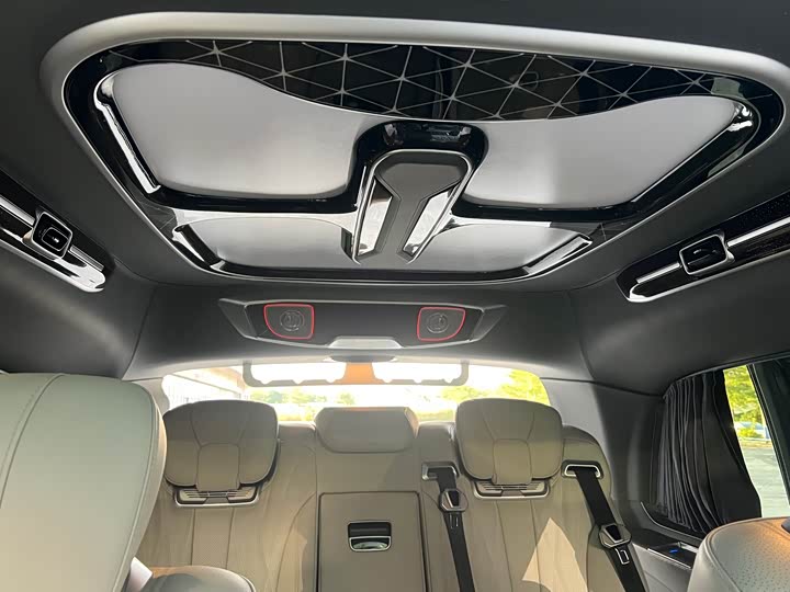 Фото 23 - Mercedes-Benz V-Class