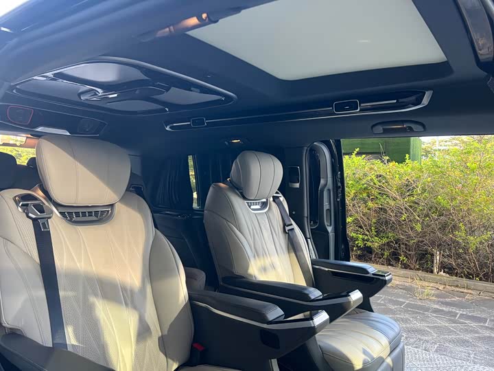 Фото 27 - Mercedes-Benz V-Class