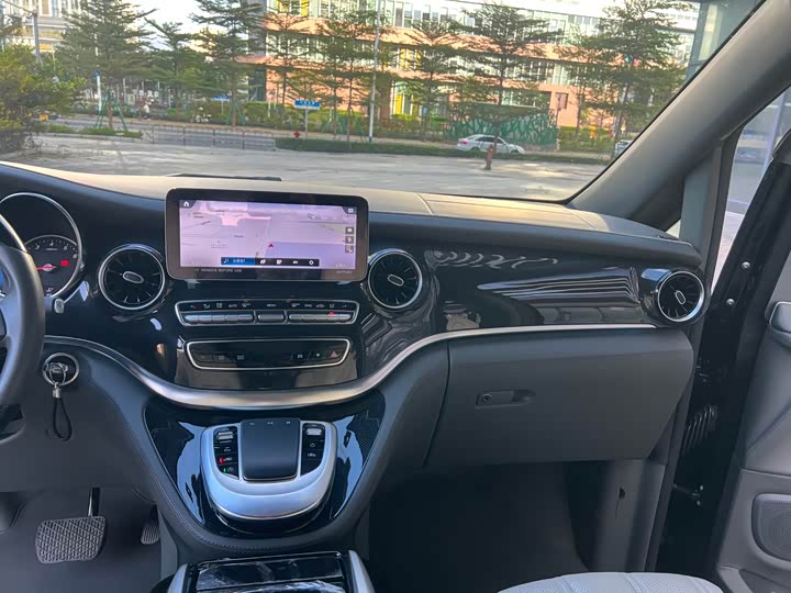 Фото 29 - Mercedes-Benz V-Class