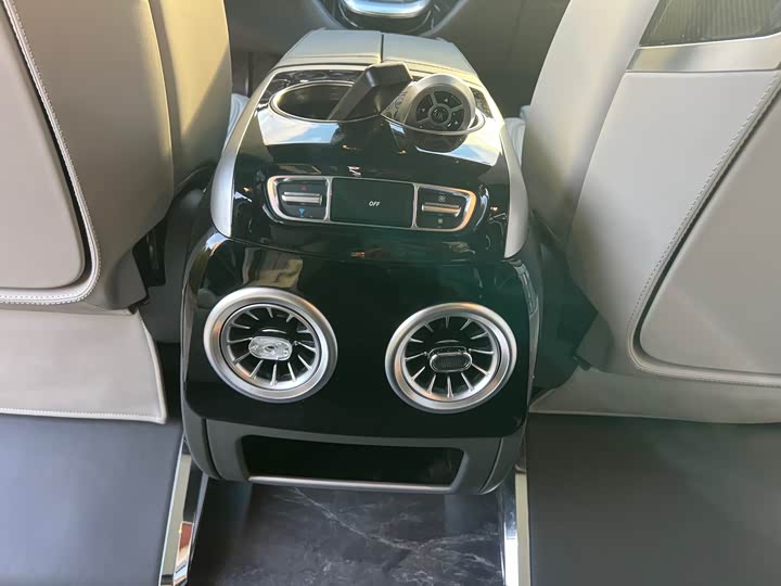 Фото 32 - Mercedes-Benz V-Class