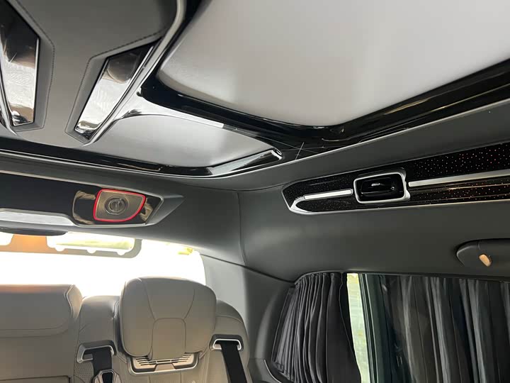 Фото 35 - Mercedes-Benz V-Class