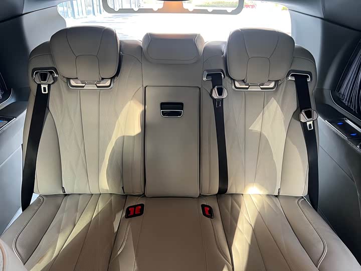 Фото 37 - Mercedes-Benz V-Class