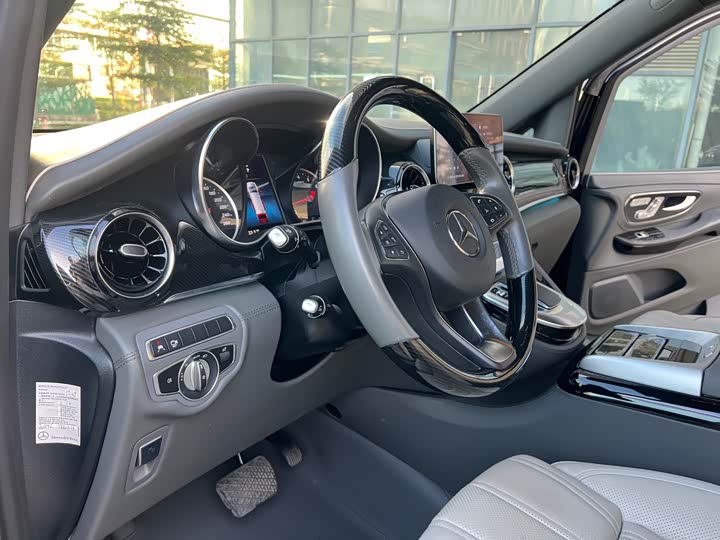 Фото 38 - Mercedes-Benz V-Class