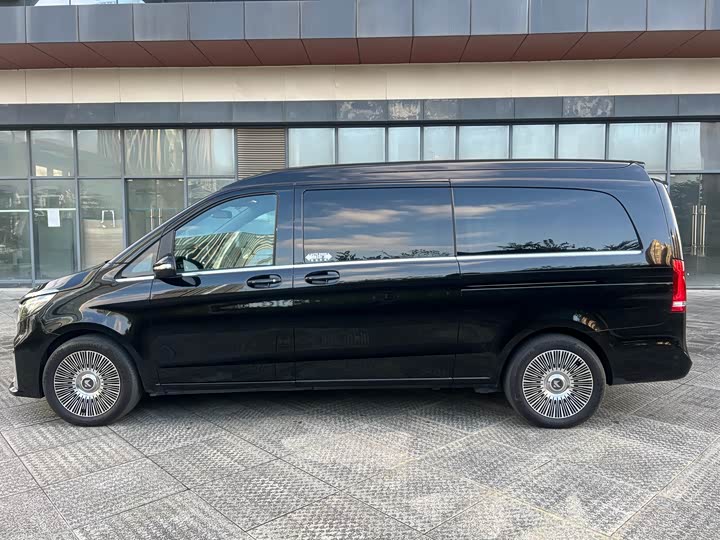 Фото 8 - Mercedes-Benz V-Class