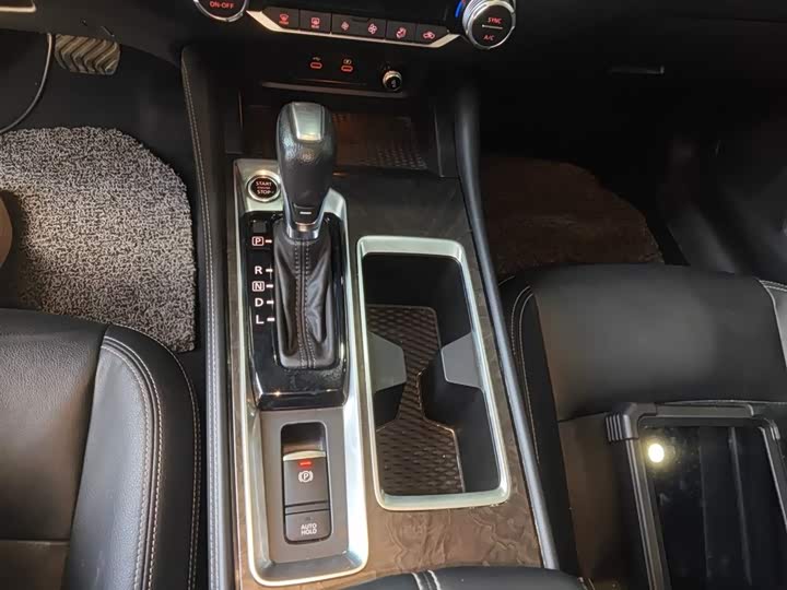 Фото 14 - Nissan Teana