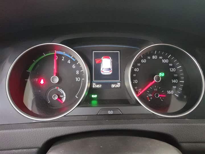 Фото 11 - Volkswagen Golf EV