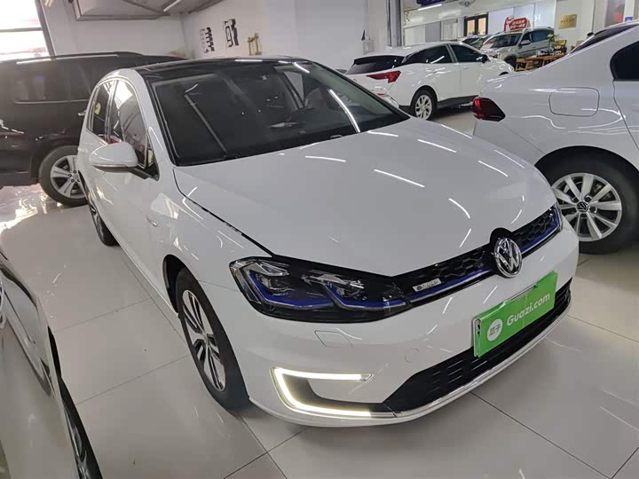 Фото 4 - Volkswagen Golf EV