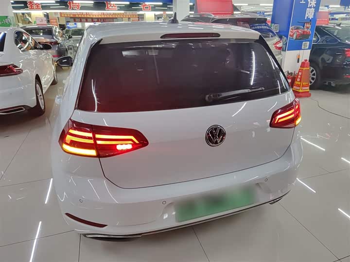 Фото 6 - Volkswagen Golf EV