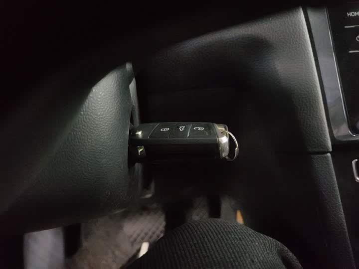 Фото 9 - Volkswagen Golf EV