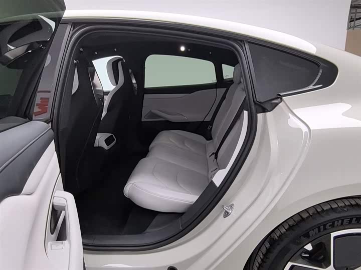 Фото 15 - Xiaomi SU7