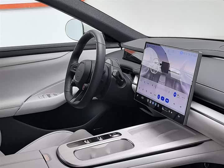 Фото 22 - Xiaomi SU7